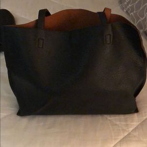 Reversible tote